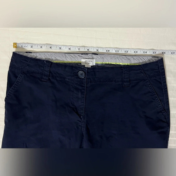 Crown and ivy navy Capri pants. Size 6 - Picture 11 of 11